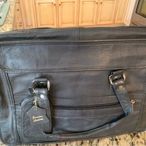 Classic black leather attaché bag. Men’s or Woman’s